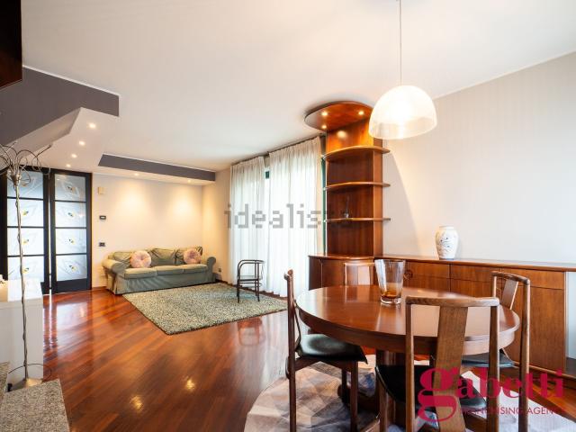 Appartamento in vendita di 132 m² in Via Angelo Rizzoli, 49