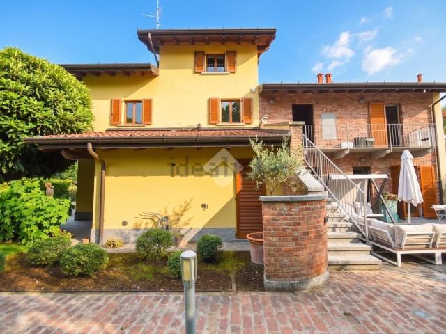 Appartamento in vendita di 132 m² in Via Achille Locatelli