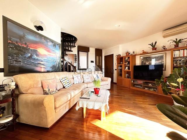 Appartamento in vendita di 132 m² in Via Giorgio Stephenson, 4