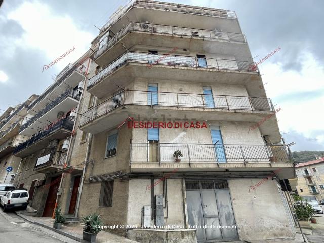 Appartamento in vendita di 132 m² in Via Francesco Crispi, 8