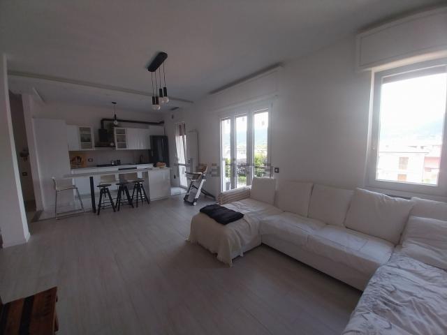 Appartamento in vendita di 132 m² in Via Francesco Petrarca, 3