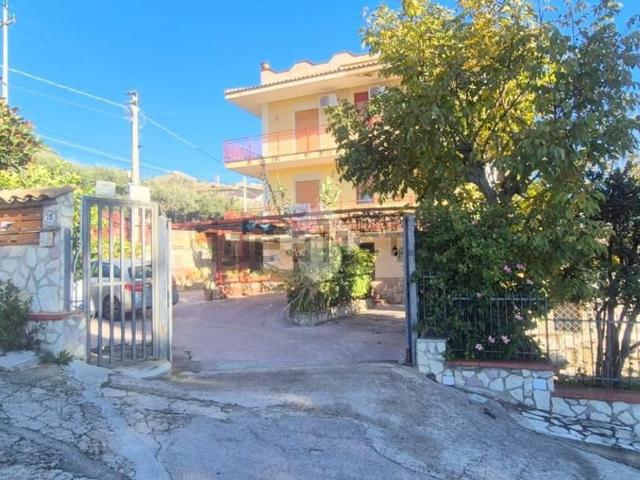 Appartamento in vendita di 132 m² in Via Linea Ferrata, 78