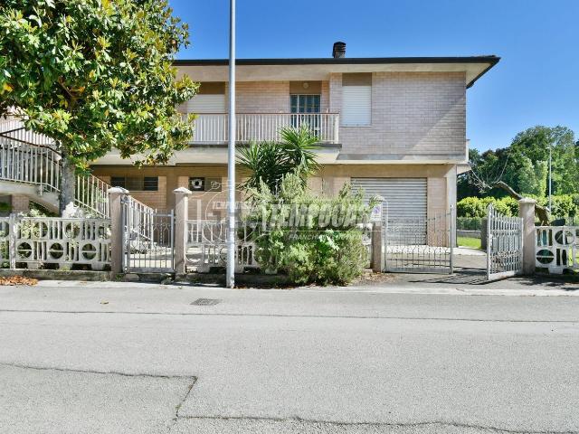 Appartamento in vendita di 132 m² in Via Mar Tirreno