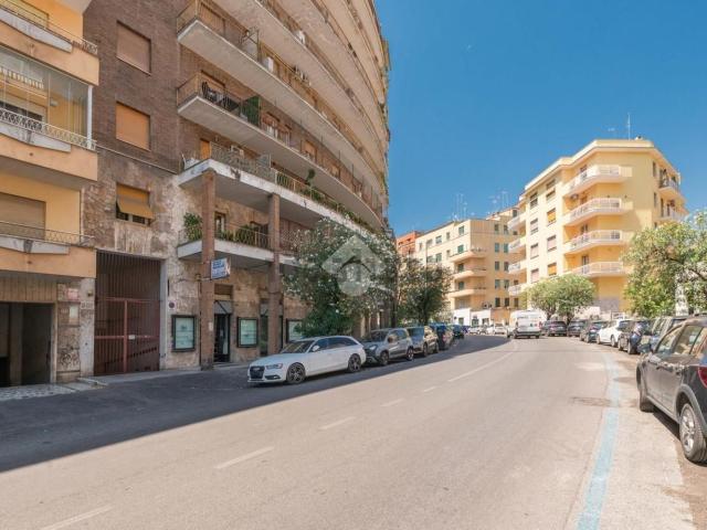 Appartamento in vendita di 132 m² in Via Nemorense, 132