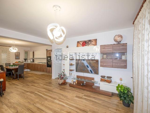 Appartamento in vendita di 132 m² in Via Santa Caterina, 35