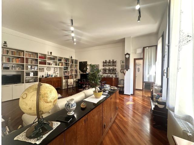 Appartamento in vendita di 132 m² in Via Roggia