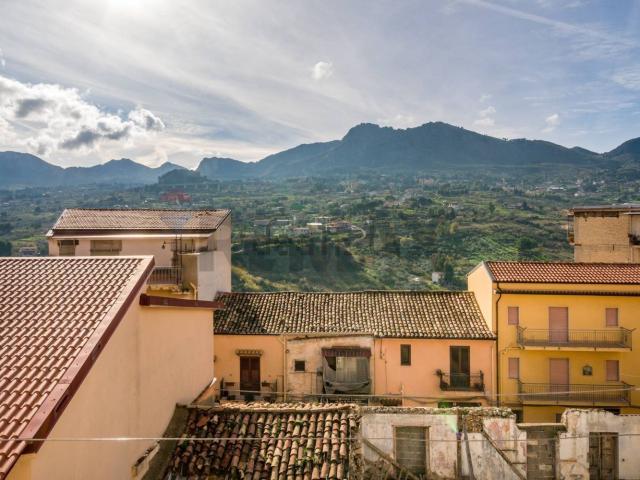 Appartamento in vendita di 132 m² in Via Venero, 1