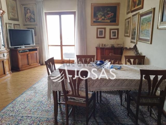 Appartamento in vendita di 132 m² in Via Vittorio Lazzarini