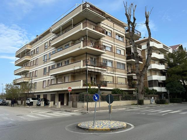 Appartamento in vendita di 132 m² in Viale John Fitzgerald Kennedy, 132