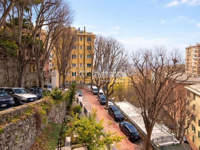 Appartamento in vendita di 132 m² in Salita San Francesco da Paola, 40