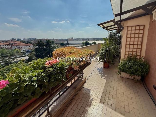Appartamento in vendita di 133 m² in Via Caduti in Missione di Pace, 3