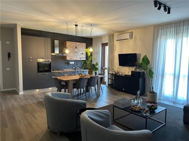Appartamento in vendita di 133 m² in Via Carlo Curotti, 3