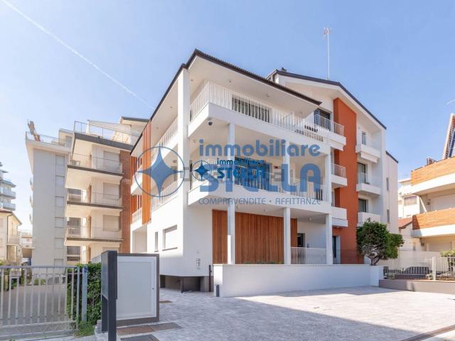 Appartamento in vendita di 133 m² in Via Andrea Bafile 9° Accesso al Mare, 3
