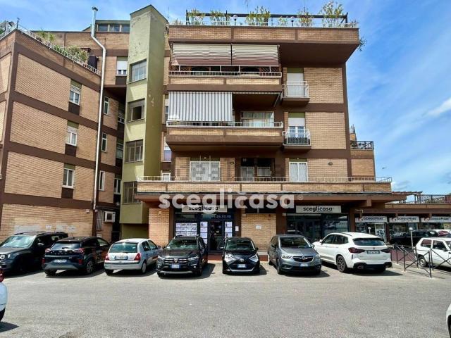 Appartamento in vendita di 133 m² in Via della Casetta Mattei, 167