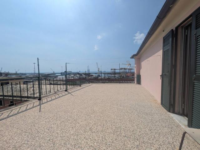 Appartamento in vendita di 133 m² in Via Sampierdarena, 58