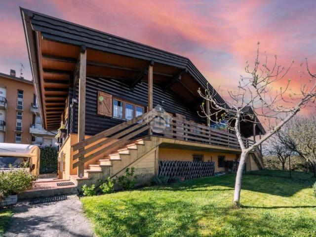 Appartamento in vendita di 133 m² in Via Riccardo Arleoni