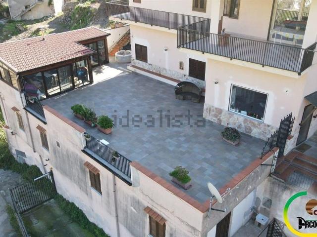 Appartamento in vendita di 133 m² in Strada Statale 186