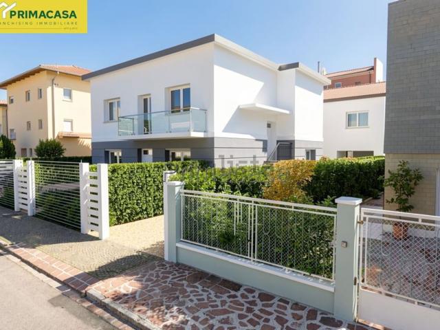 Appartamento in vendita di 134 m² in Via G. Alghisi