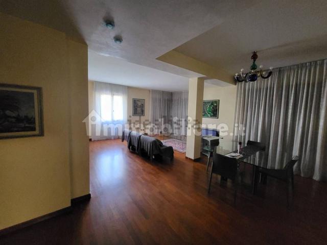 Appartamento in vendita di 134 m² in Via Generale Gattinara