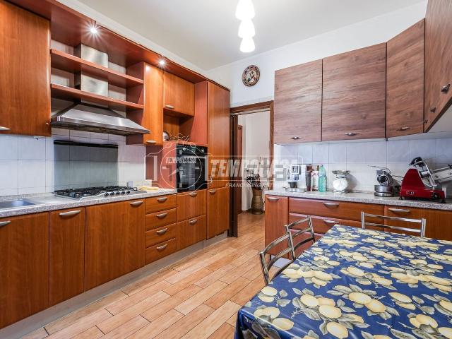 Appartamento in vendita di 134 m² in Via Gianfranco Zuretti, 5