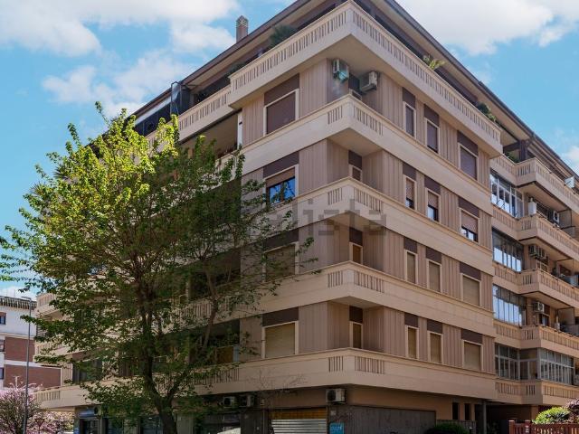 Appartamento in vendita di 134 m² in Via delle Gondole, 141