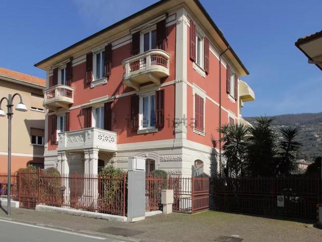Appartamento in vendita di 134 m² in Via Divisione Coduri