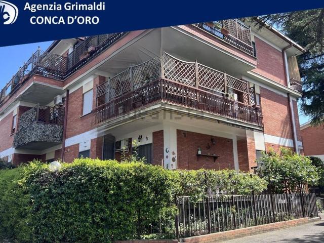 Appartamento in vendita di 134 m² in Via di Valle Alessandra, 1
