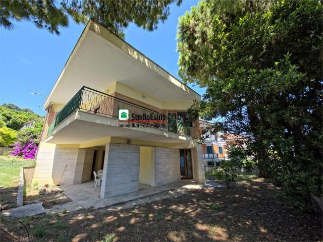 Appartamento in vendita di 134 m² in Via Firenze, 152