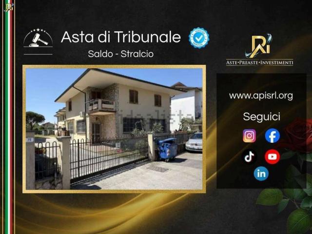 Appartamento in vendita di 134 m² in Via Fratelli Rosselli, 52