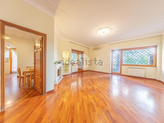 Appartamento in vendita di 134 m² in Largo Giuseppe Rovani, 7