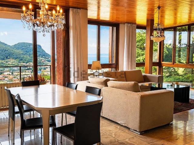 Appartamento in vendita di 134 m² in Salita degli Olivi
