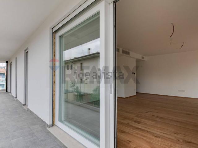 Appartamento in vendita di 135 m² in Via L. C. Farini, 291