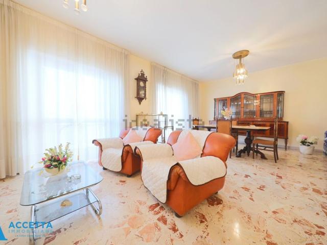 Appartamento in vendita di 135 m² in Via Caduti di Nassirya, 26