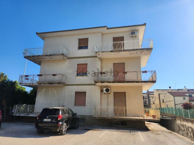 Appartamento in vendita di 135 m² in Via Carabiniere A. Lombardi, 7