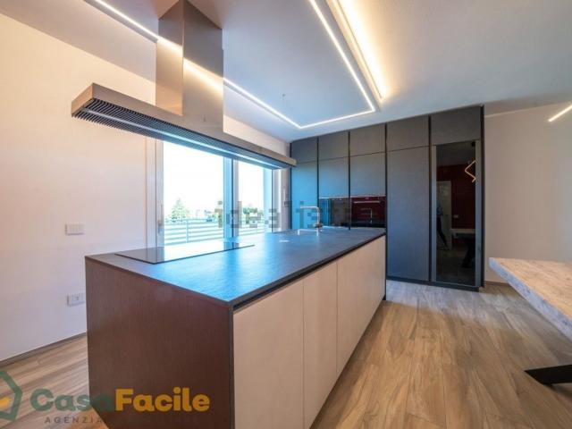 Appartamento in vendita di 135 m² in Via Carlo Cattaneo, 667