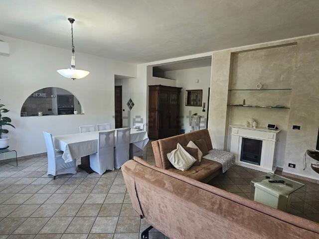 Appartamento in vendita di 135 m² in Via Castelgomberto, 11