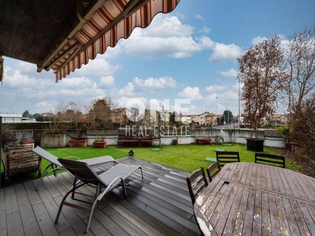 Appartamento in vendita di 135 m² in Via Amatore Sciesa, 11
