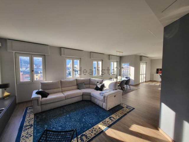 Appartamento in vendita di 135 m² in Via Amendola, 8