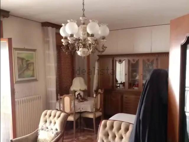 Appartamento in vendita di 135 m² in Via Alessandro Manzoni
