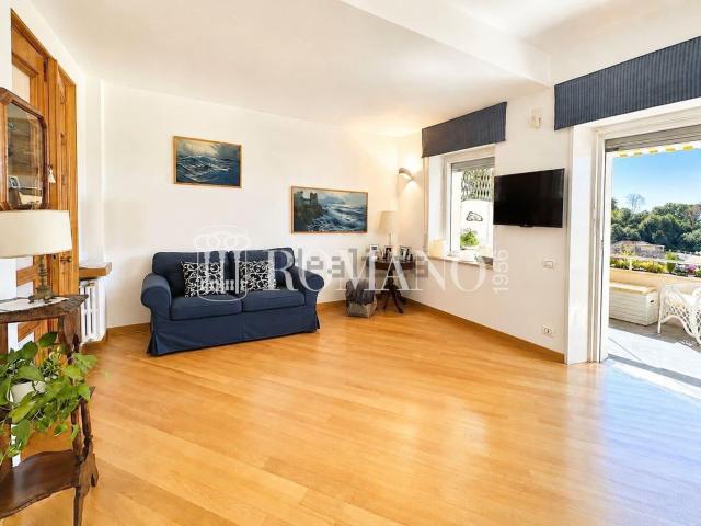Appartamento in vendita di 135 m² in Via Aurelio Baisi, 25