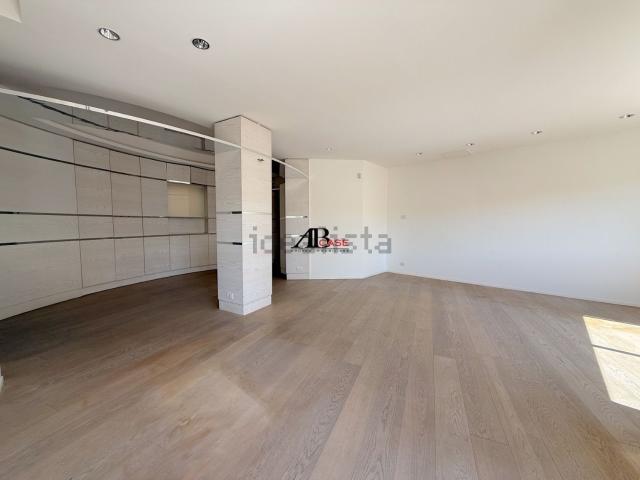 Appartamento in vendita di 135 m² in Via Bernardo Blumenstihl