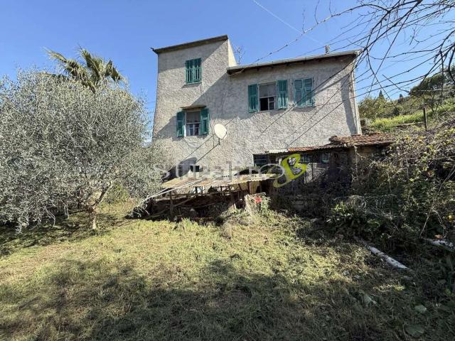 Appartamento in vendita di 135 m² in Via Generale Vincenzo Rossi