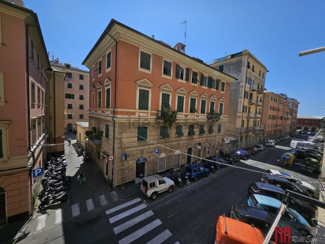 Appartamento in vendita di 135 m² in Via Giuseppe Biancheri