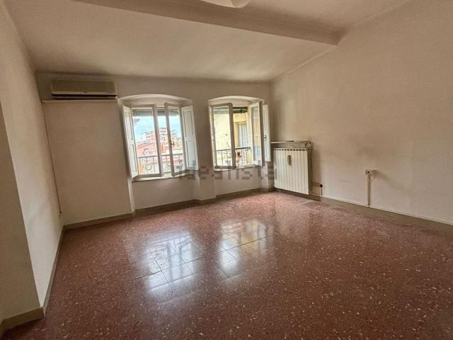 Appartamento in vendita di 135 m² in Via Dante Alighieri