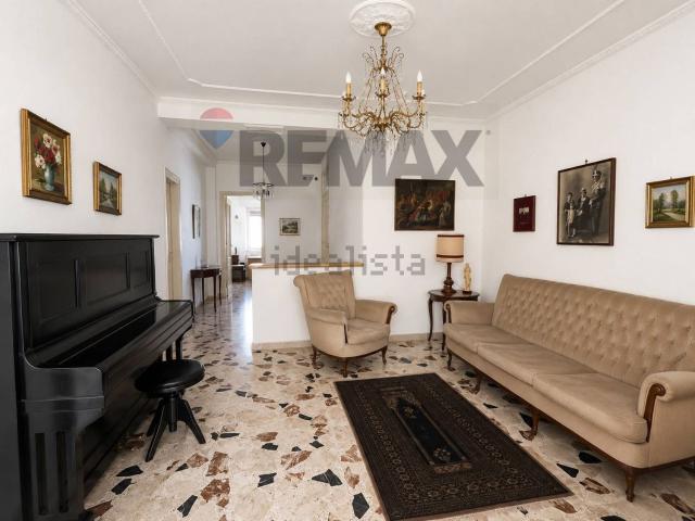 Appartamento in vendita di 135 m² in Via degli Stabilimenti, 11