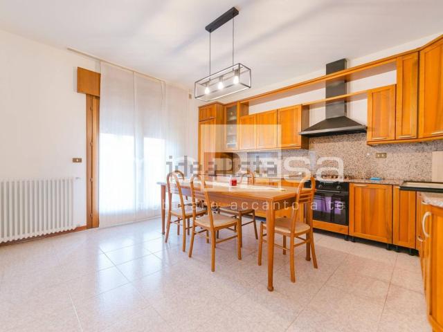 Appartamento in vendita di 135 m² in Via della Chiesa, 8