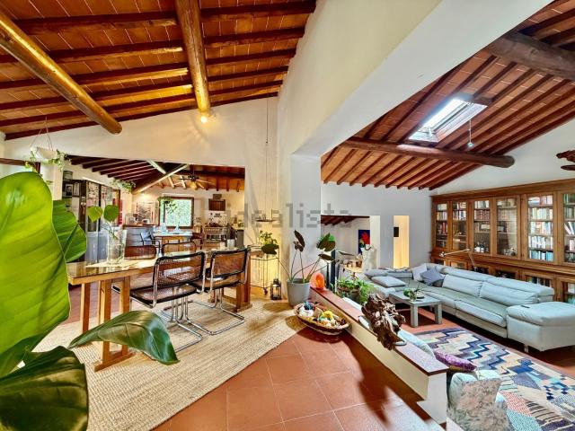 Appartamento in vendita di 135 m² in Via delle Ginestre, 4