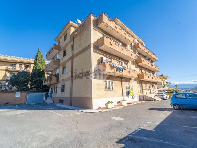 Appartamento in vendita di 135 m² in Via di Rocca Cencia, 109