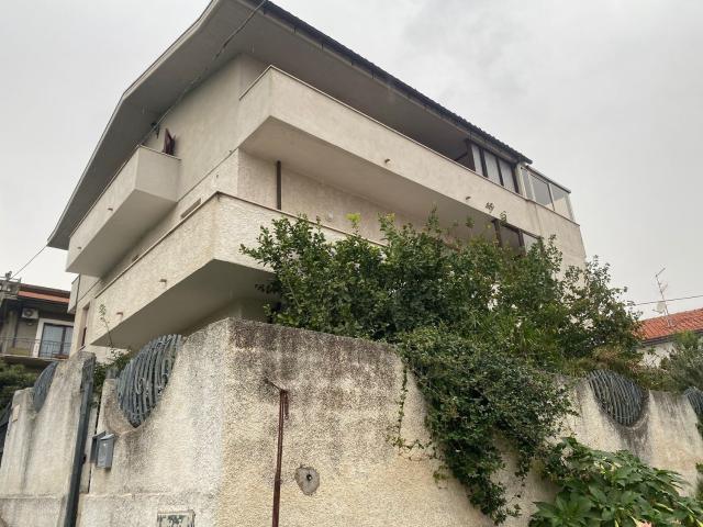Appartamento in vendita di 135 m² in Via E. Alessandrini, 18