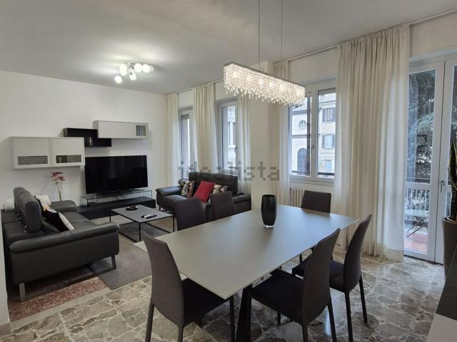 Appartamento in vendita di 135 m² in Via Emilia